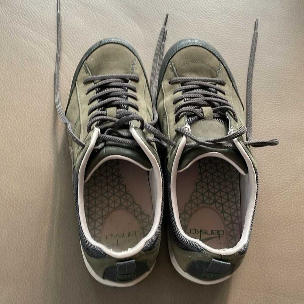 Dansko Paisley green burnished suede tie size 40. Comfortable walking hiking